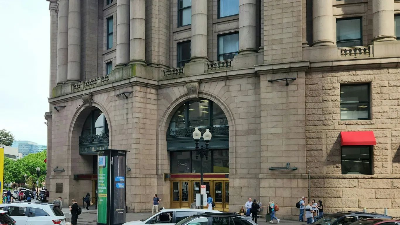 Where Can You Store Luggage in Boston Without Hassle?